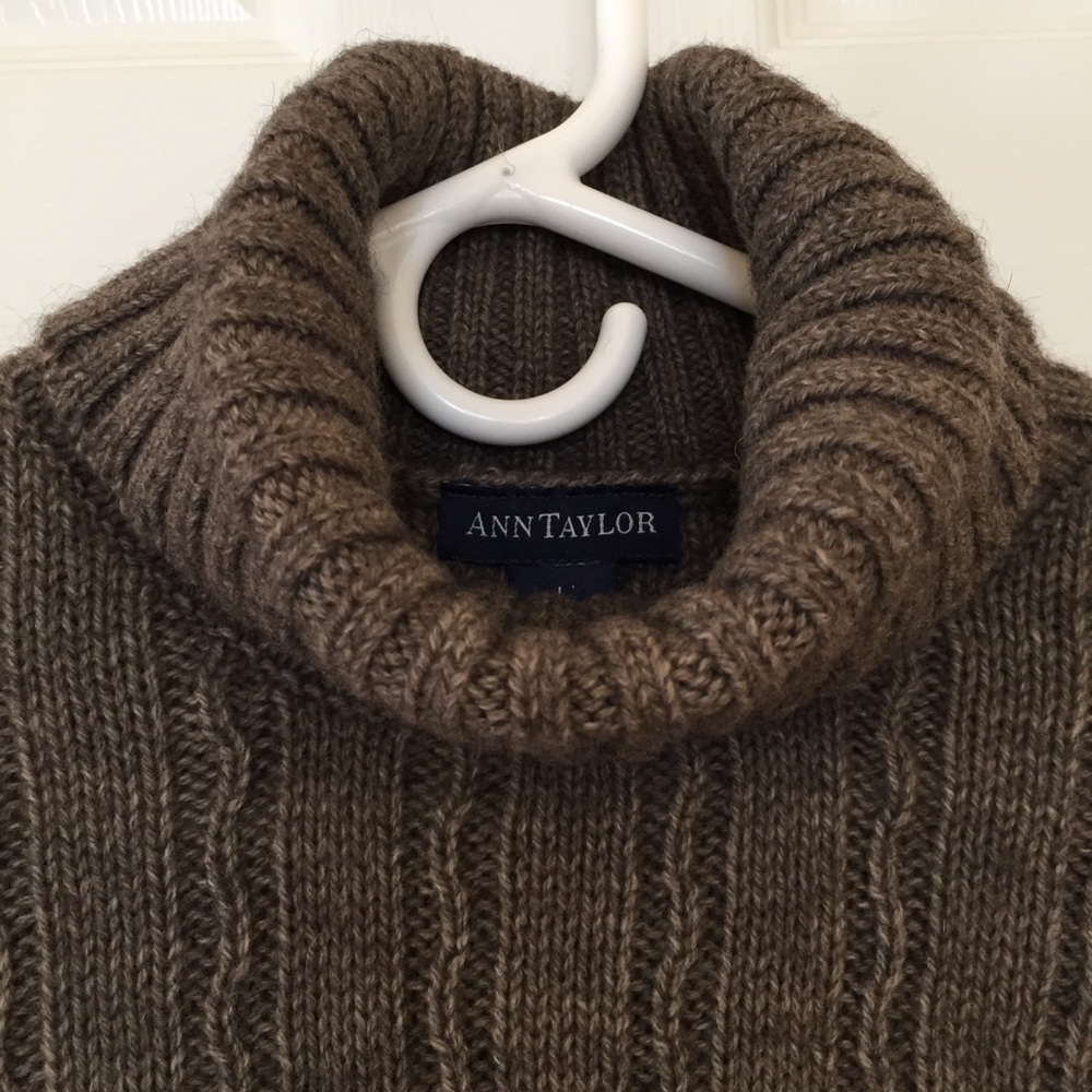 Ann Taylor soft wool sweater, EUC